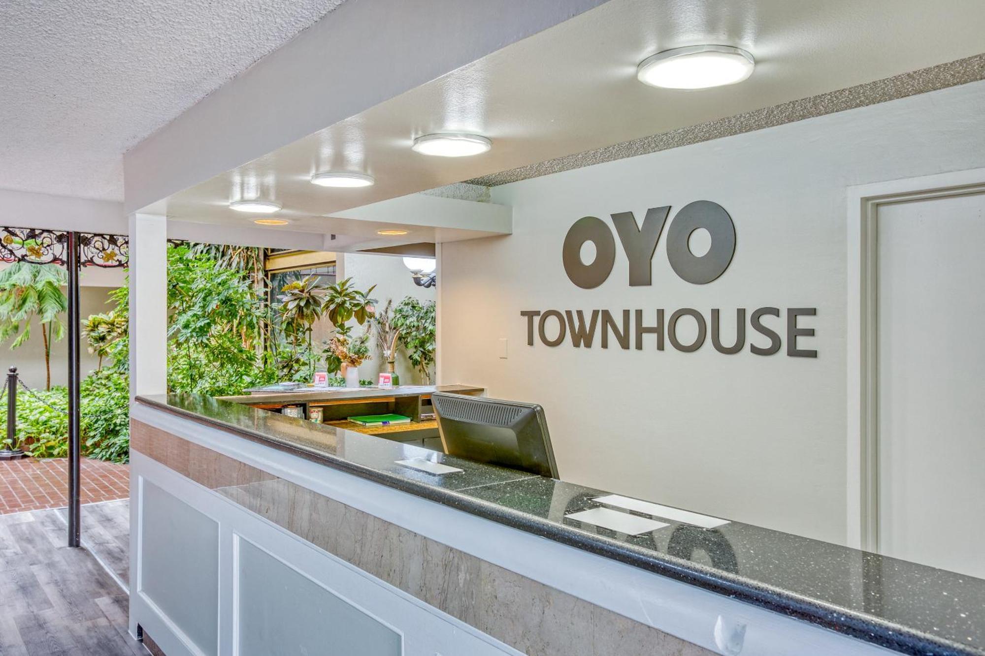 Oyo Townhouse Tulsa Woodland Hills Exterior foto