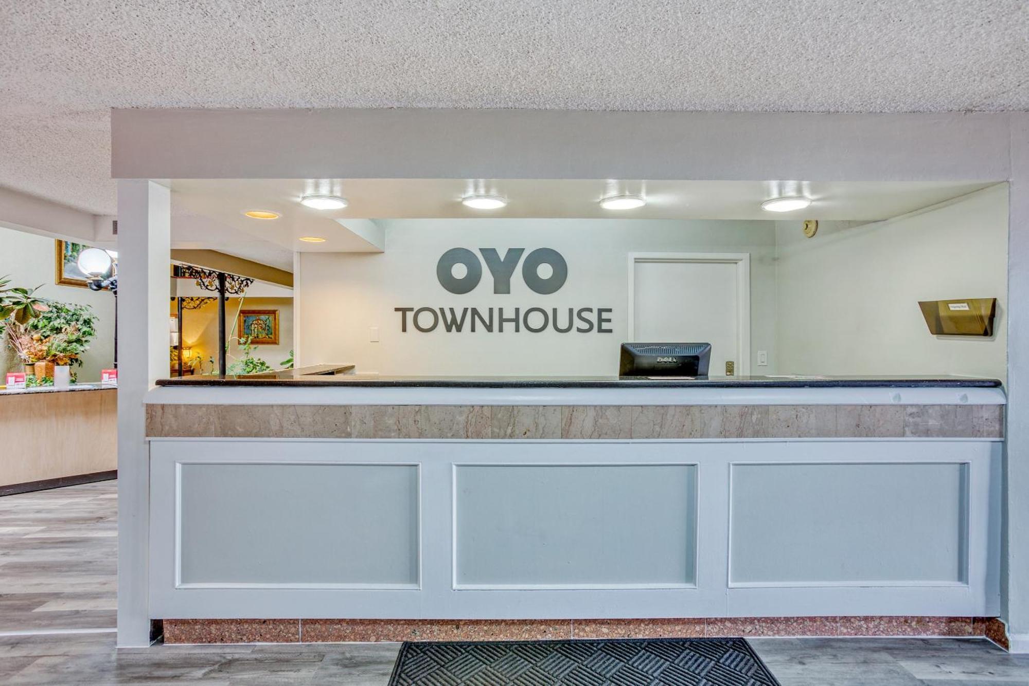Oyo Townhouse Tulsa Woodland Hills Exterior foto